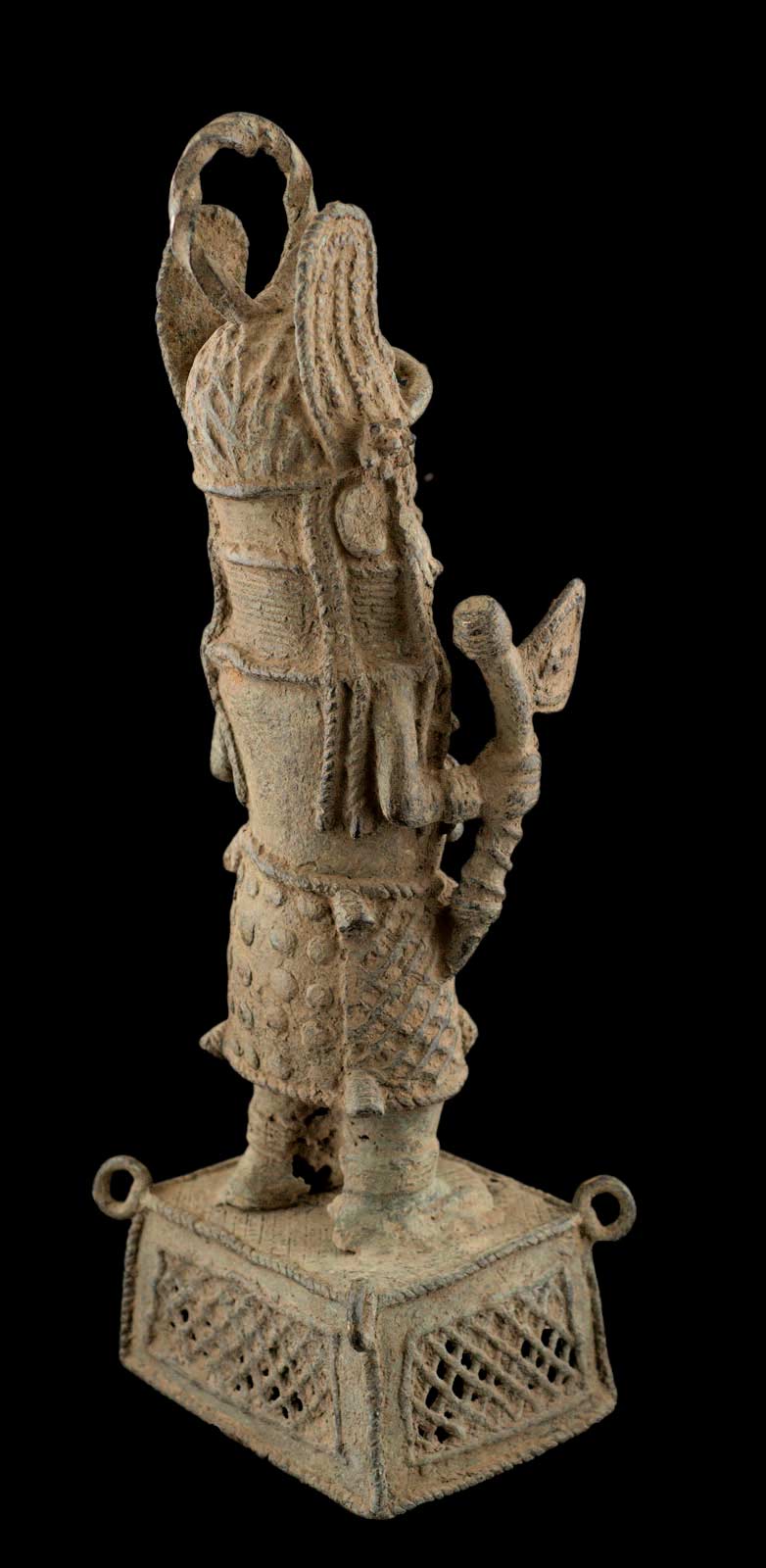 Statue africaine guerrier du Royaume du Bénin – Dignitaire Edo en bronze