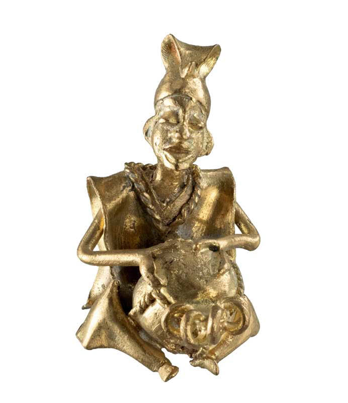 Statuette musicien joueur de calebasse en laiton – Côte d’Ivoire