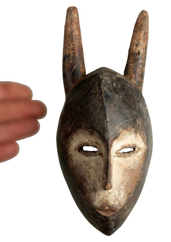 Masque passeport Kwele à cornes – Masquette africaine en bois 20,5 cm