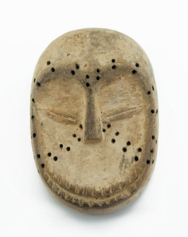 Masque passeport Vuvi – Masquette africaine en bois et pigments 14 cm