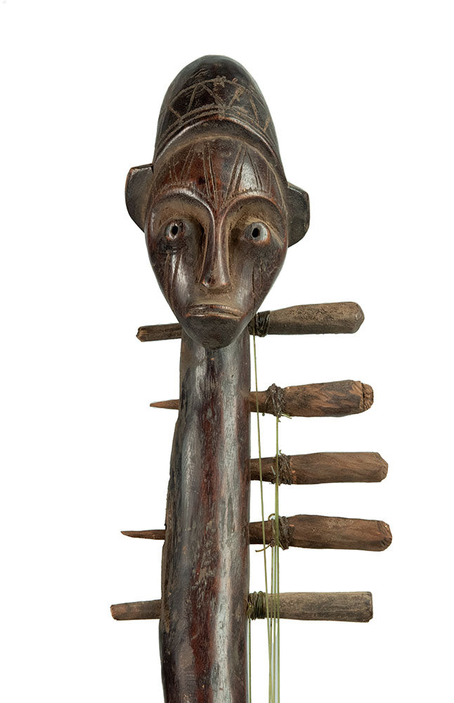Ancienne harpe arquée africaine anthropomorphique – Instrument traditionnel en bois