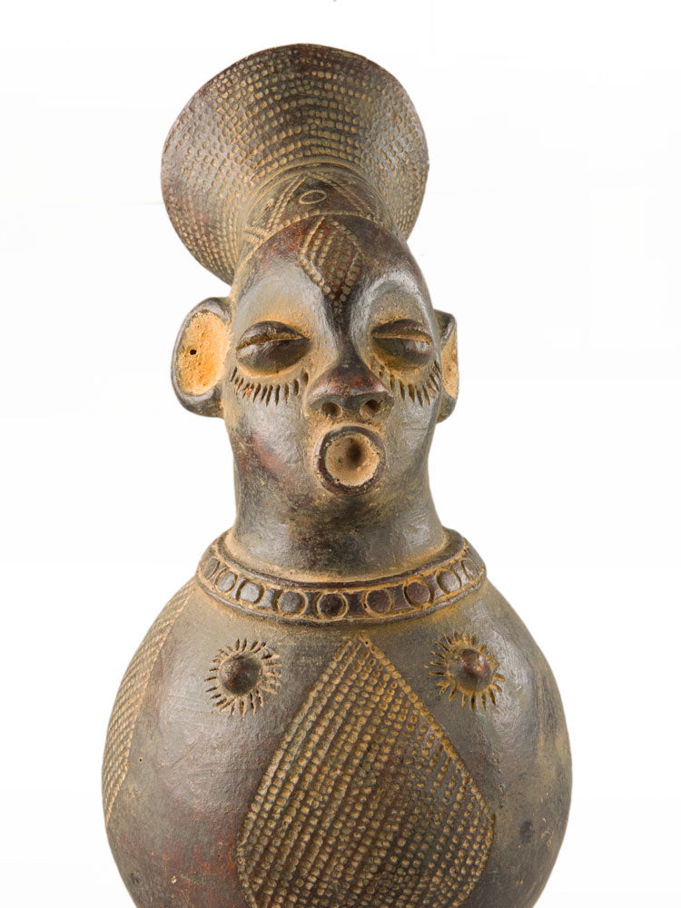 Jarre Mangbetu anthropomorphe en terre cuite – Maternité – République démocratique du Congo