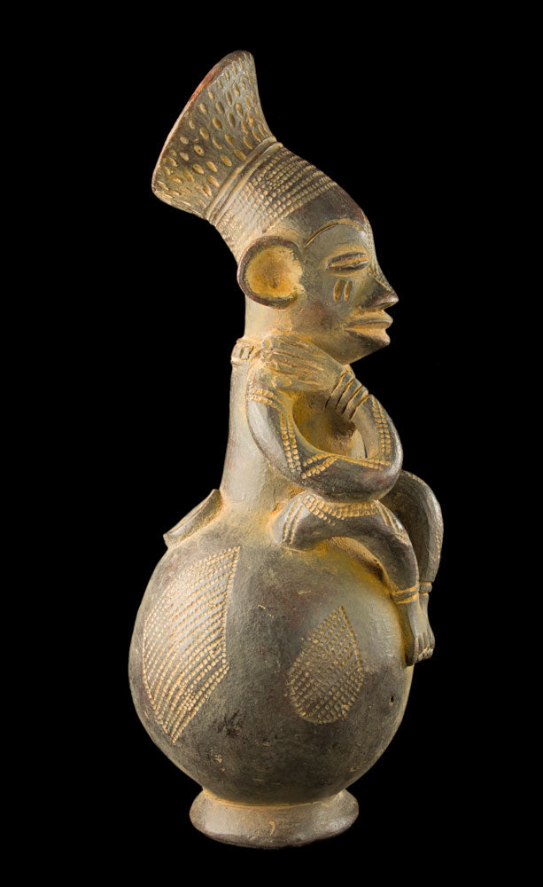 Jarre Mangbetu anthropomorphe en terre cuite – Maternité, RDC