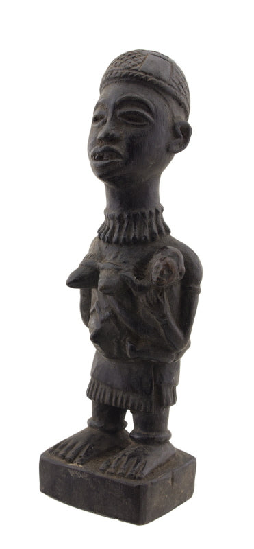 Statuette fétiche maternité Igbo – Sculpture africaine en bois patiné du Nigéria