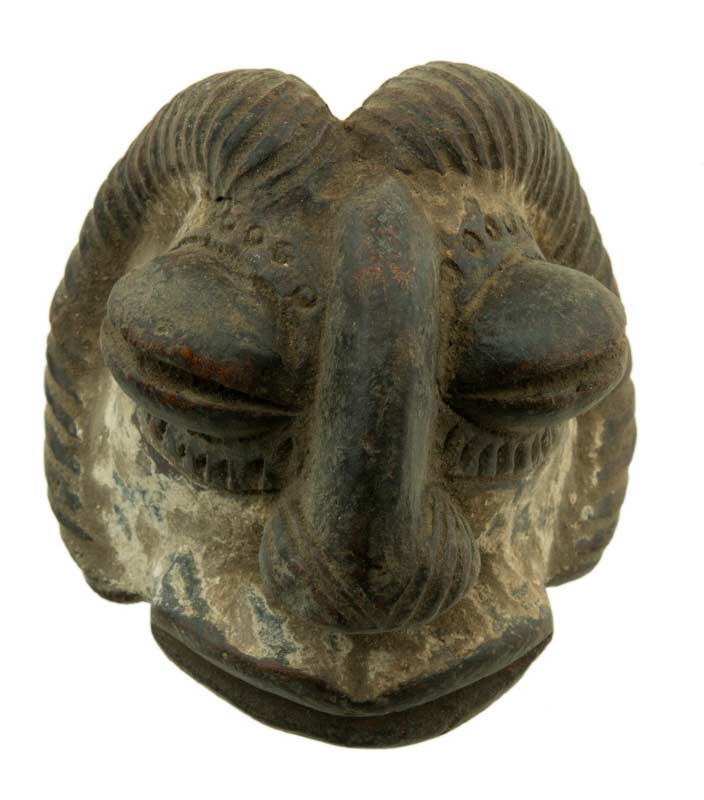 Masque passeport africain bélier en terre cuite – pièce unique