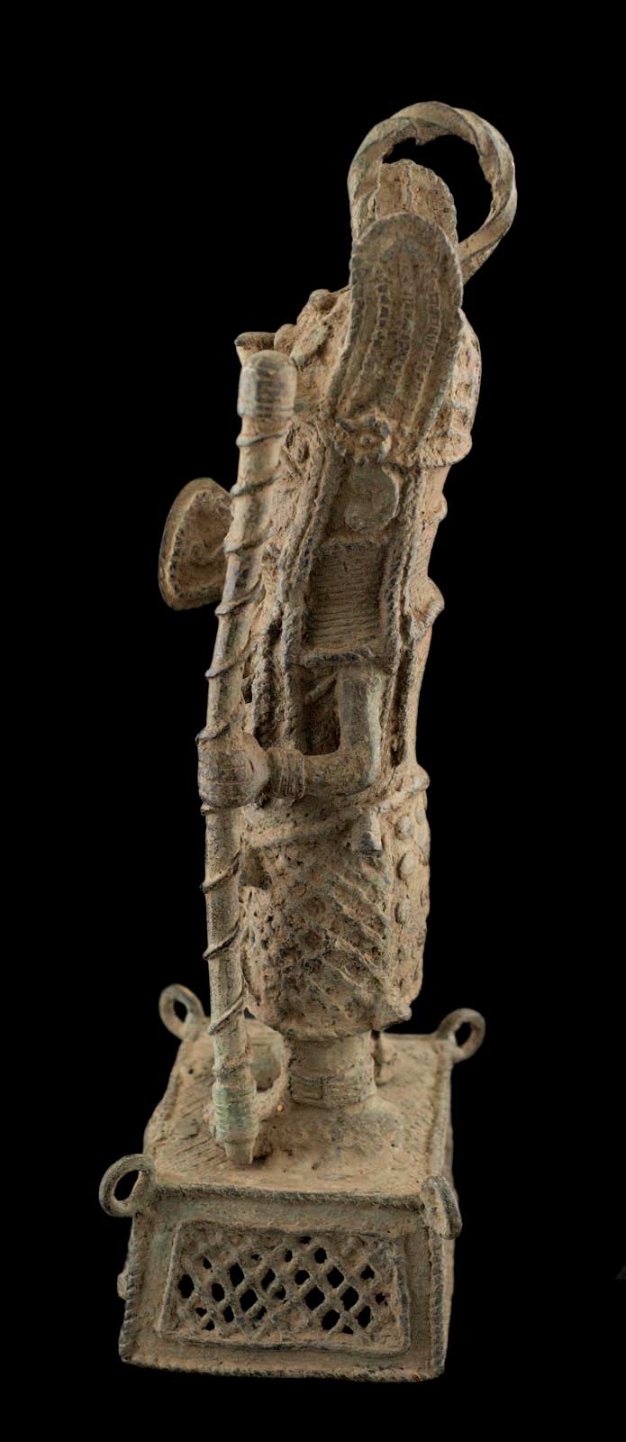 Statue africaine guerrier du Royaume du Bénin – Dignitaire Edo en bronze
