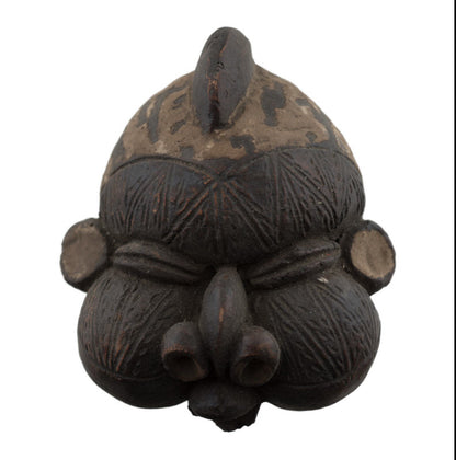 Masquette africaine votive Bamoun en terre cuite – masque passeport miniature