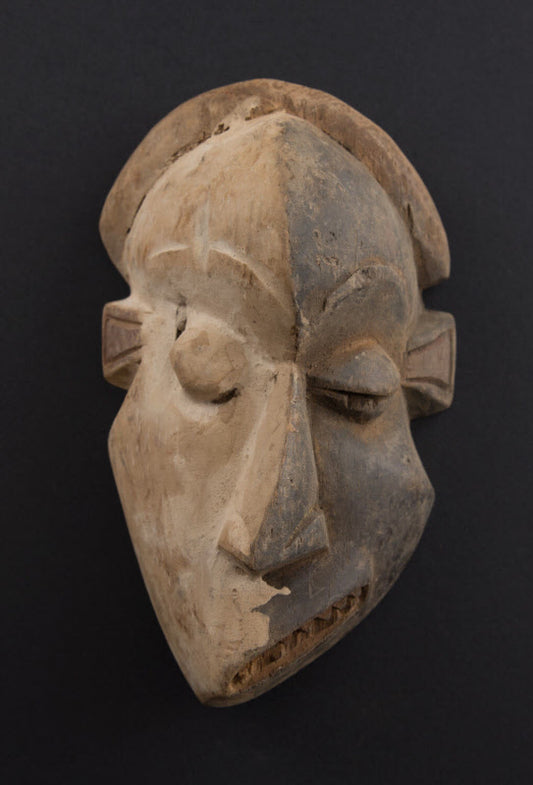 Masque Pende Bangu de la maladie – masque miniature passeport africain