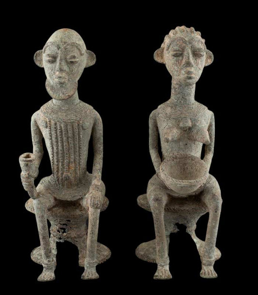 Couple de statues africaines de la fertilité Tikar en bronze