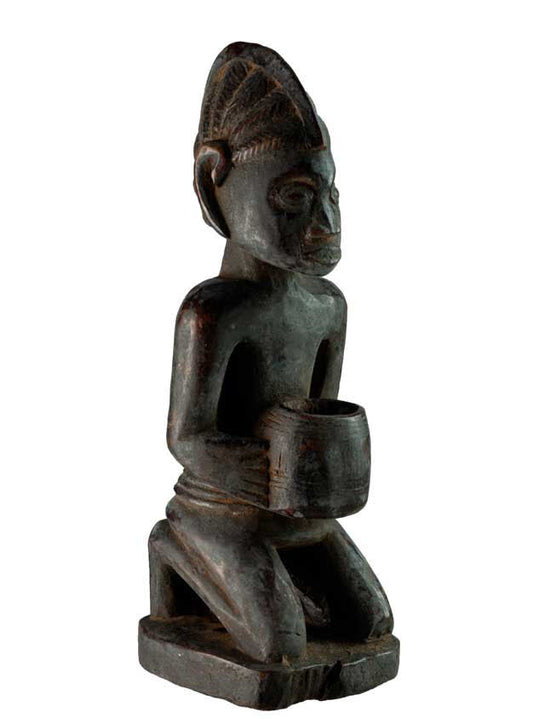 Statuette Luba porteuse de coupe Mboko – Congo RDC