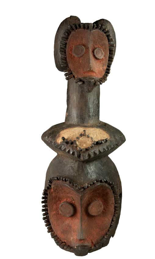 Masque Mambila polychrome en bois – 45,5 cm