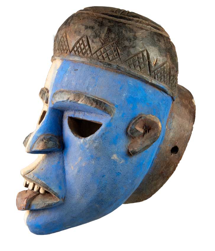 Masque Yombe Kongo polychrome en bois – 33 cm