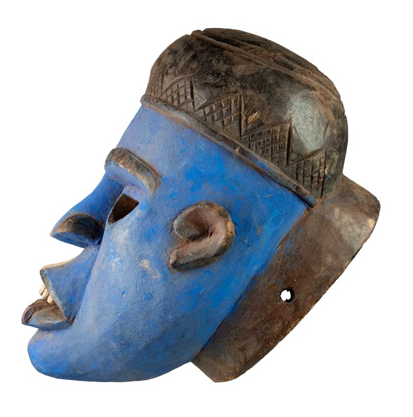 Masque Yombe Kongo polychrome en bois – 33 cm