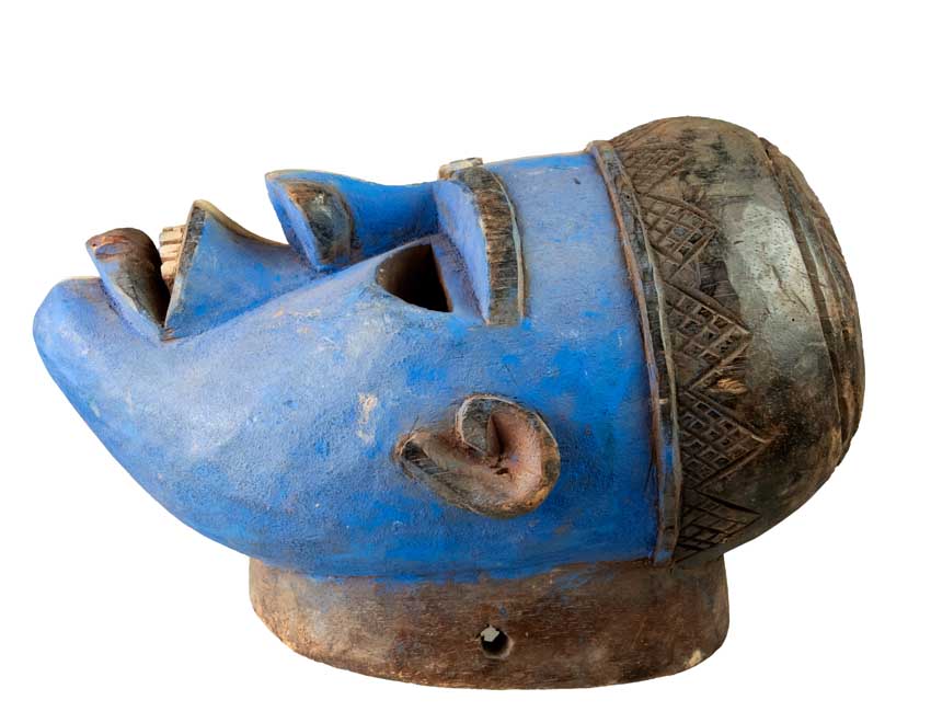 Masque Yombe Kongo polychrome en bois – 33 cm