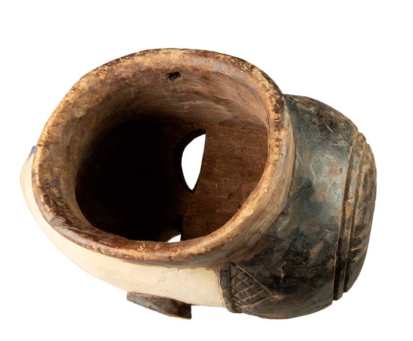 Masque Yombe Kongo polychrome en bois – 33 cm