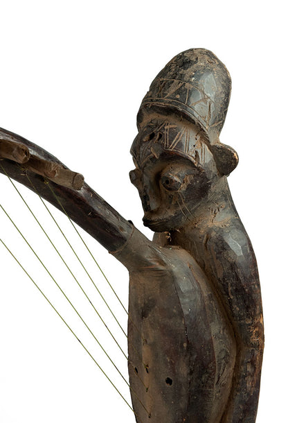 Ancienne harpe arquée africaine anthropomorphique – Instrument traditionnel en bois