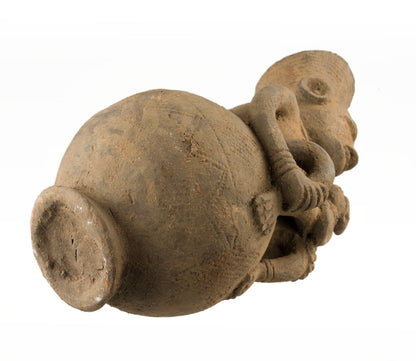 Jarre Mangbetu anthropomorphe en terre cuite – Maternité, RDC