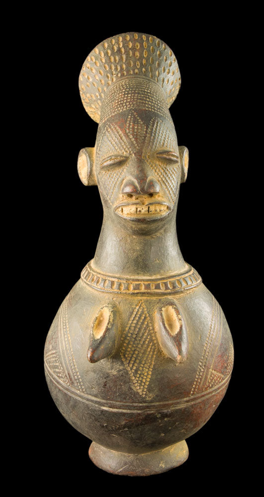 Jarre Mangbetu anthropomorphe en terre cuite – Figure féminine, RDC