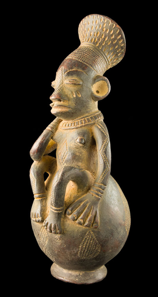 Jarre Mangbetu anthropomorphe en terre cuite – Maternité, RDC