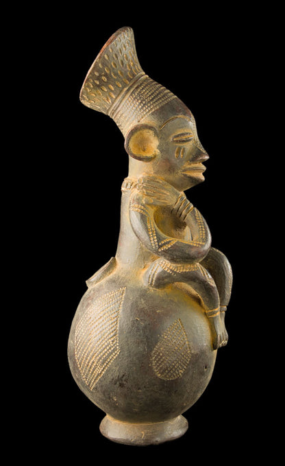 Jarre Mangbetu anthropomorphe en terre cuite – Maternité, RDC