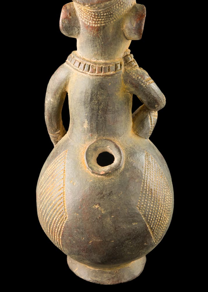 Jarre Mangbetu anthropomorphe en terre cuite – Maternité, RDC