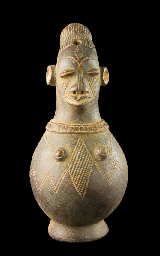 Jarre Mangbetu anthropomorphe en terre cuite – Maternité, RDC