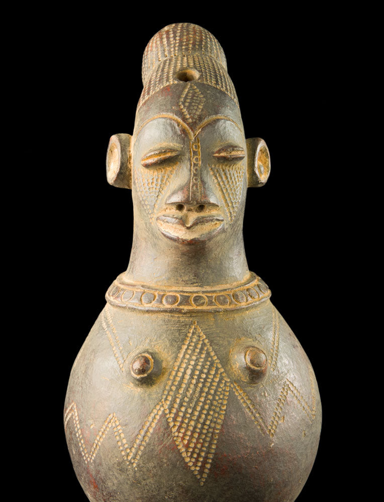 Jarre Mangbetu anthropomorphe en terre cuite – Maternité, RDC