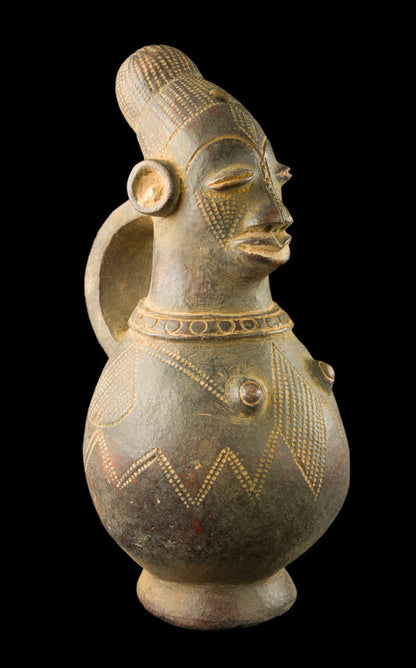 Jarre Mangbetu anthropomorphe en terre cuite – Maternité, RDC