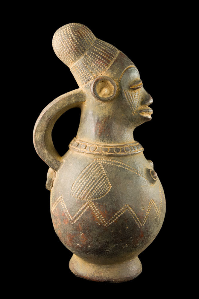 Jarre Mangbetu anthropomorphe en terre cuite – Maternité, RDC