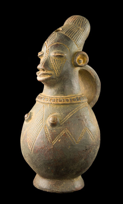 Jarre Mangbetu anthropomorphe en terre cuite – Maternité, RDC