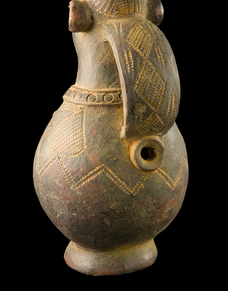 Jarre Mangbetu anthropomorphe en terre cuite – Maternité, RDC