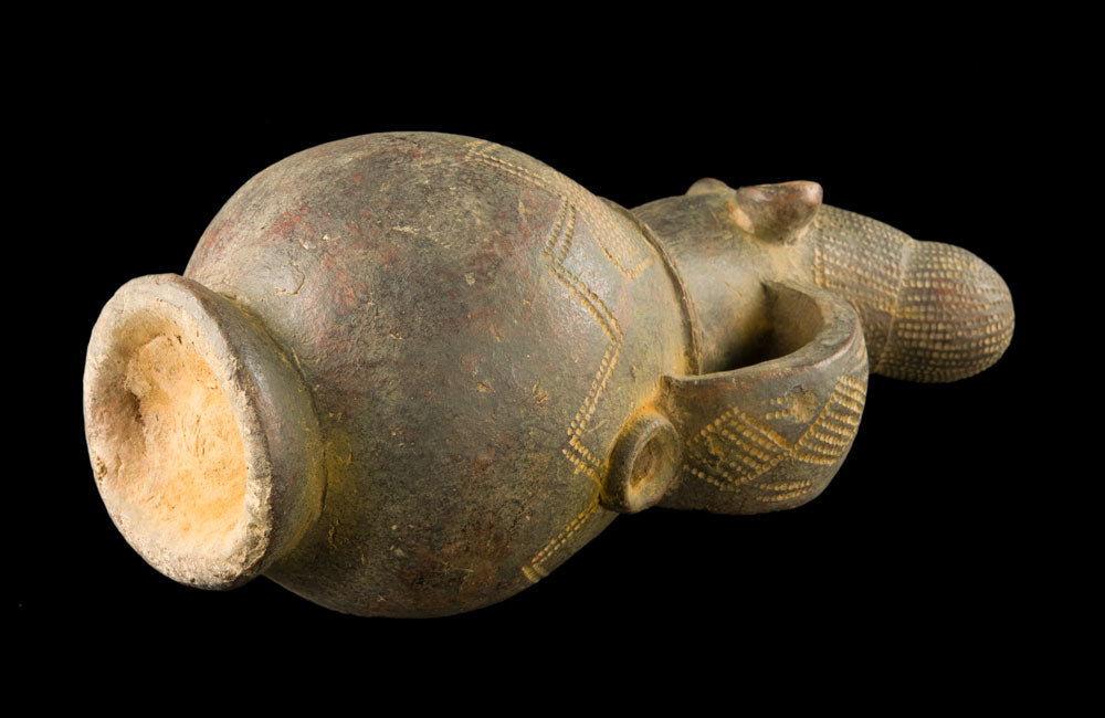 Jarre Mangbetu anthropomorphe en terre cuite – Maternité, RDC