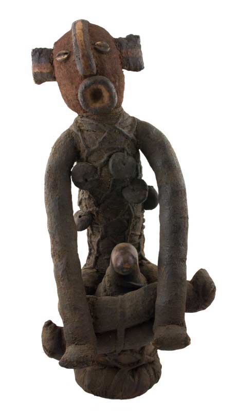 Poupée Bembe Muzidi – Reliquaire africain en tissus, fibres et calebasse