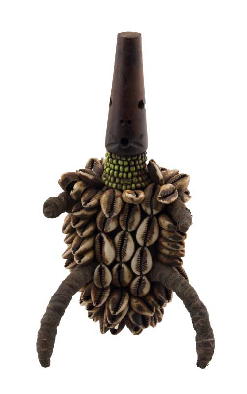 Poupée Namji – Statue africaine en bois et pigments, Cameroun