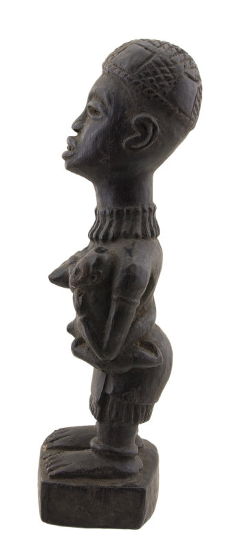 Statuette fétiche maternité Igbo – Sculpture africaine en bois patiné du Nigéria