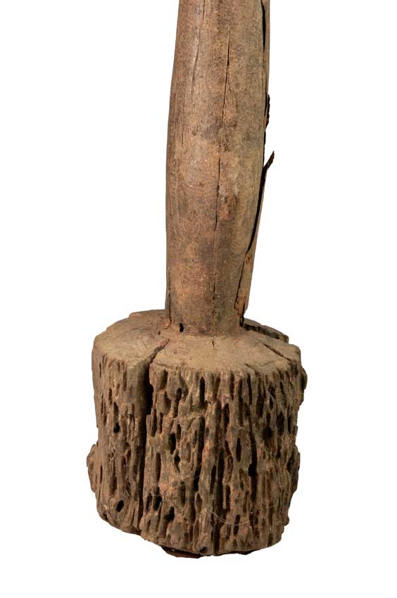 Statue africaine Eke – Poteau reliquaire en bois et métal 61 cm