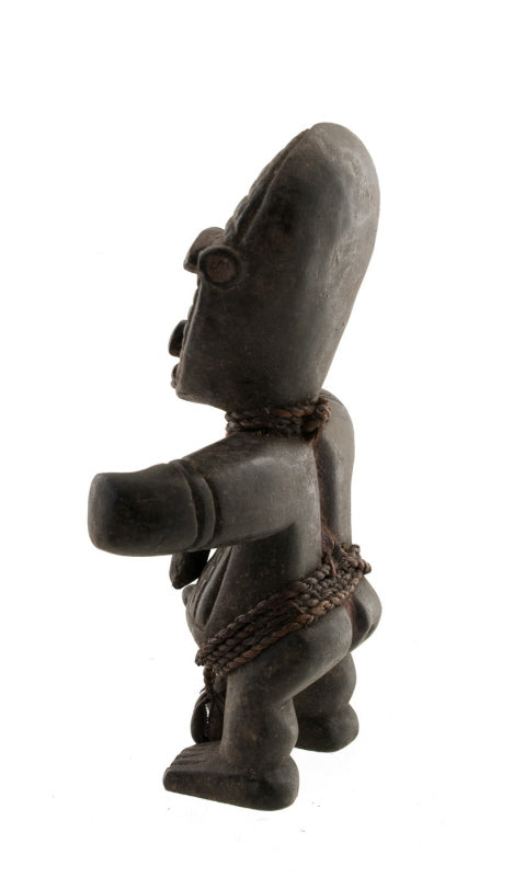 Statue féminine Mambila – Sculpture africaine en bois et pigments du Nigéria